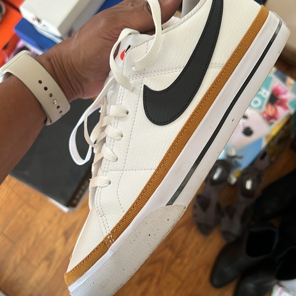 Nike - Picture 2 of 2